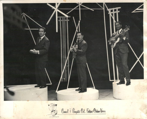 El Trío en los estudios de televisión de Canal 7.